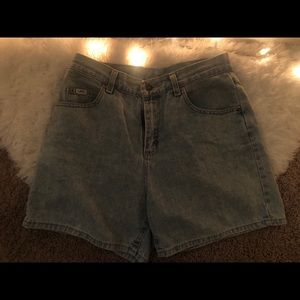 lightwash denim lee shorts!